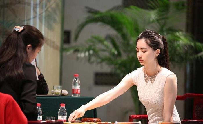 围棋七段的气质女神黑嘉嘉,年纪轻轻就有这样成就,一起来看看吧