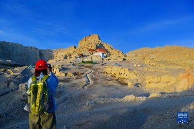 西藏札达:地质人文景观引游客