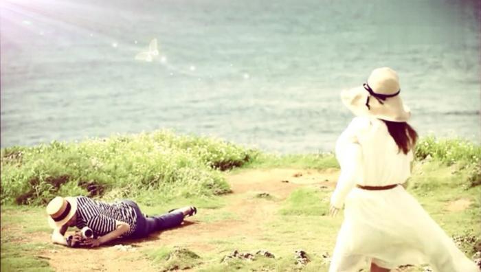 当时年少春衫薄,骑马倚斜桥,满楼红袖招……