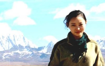 四川女孩收养了1匹狼,把它当“儿子”对待,十年后结局令人泪目