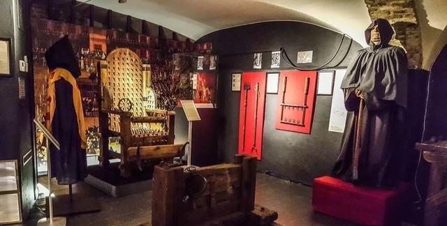 铁钉板凳,红烧活人,这座比利时小城居然把酷刑做成了博物馆?