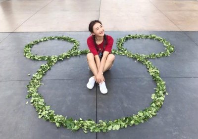 重新开始!何雯娜晒图宣布新恋情 13点14分发寓意一生一世!