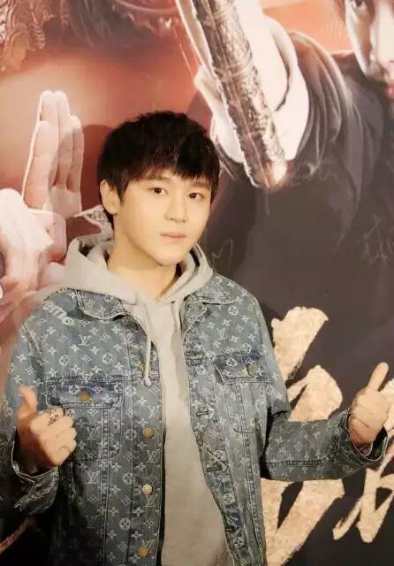 李炜整容失败成“蛇精男”如今无工作, 女主夏航燕三年前已嫁豪门