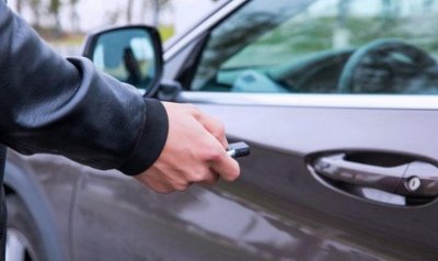 天冷车门锁不上什么原因