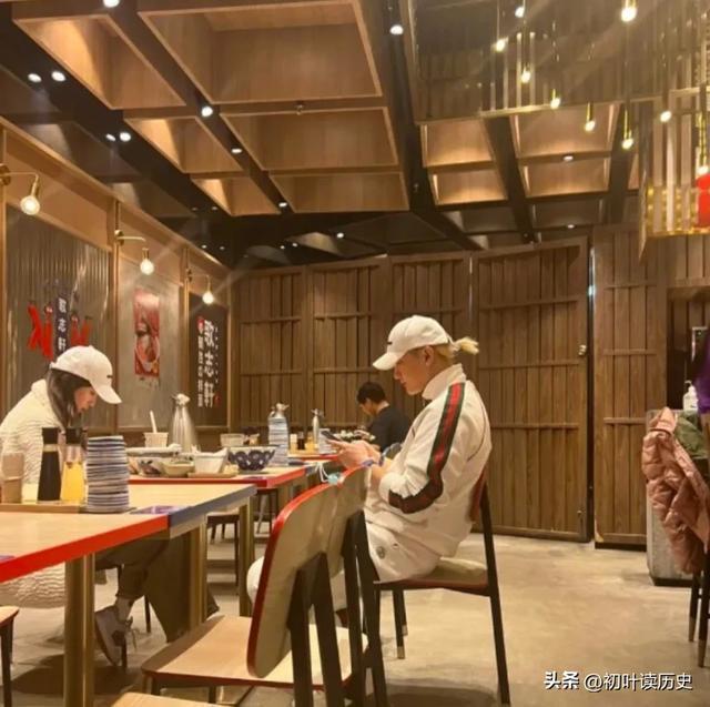 黄子韬徐艺洋官宣恋情 照片去年9月就拍好了！