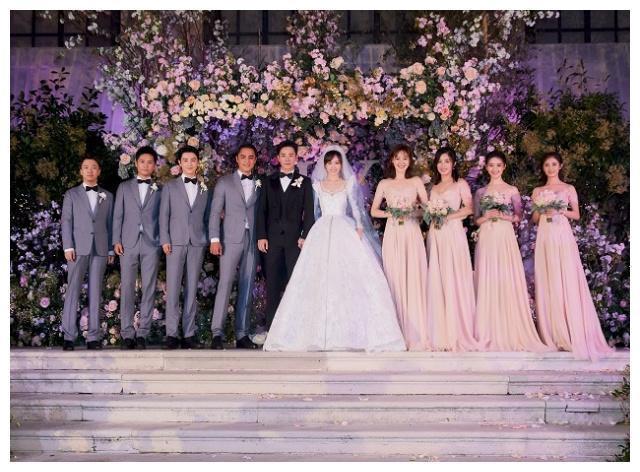 唐嫣婚礼现场照曝光,身穿奢华婚纱似公主,罗晋的眼神太宠溺!