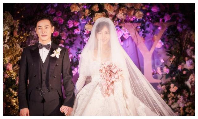 唐嫣婚礼现场照曝光,身穿奢华婚纱似公主,罗晋的眼神太宠溺!