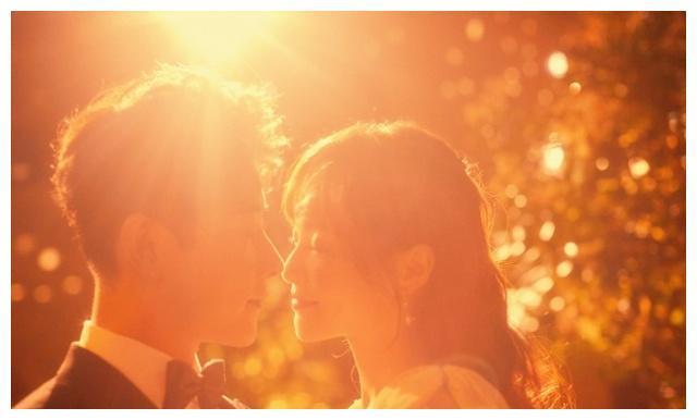 唐嫣婚礼现场照曝光,身穿奢华婚纱似公主,罗晋的眼神太宠溺!