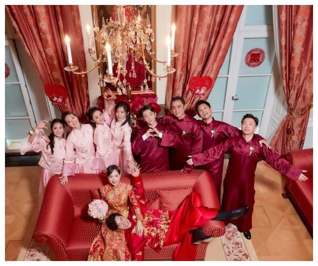 唐嫣婚礼现场照曝光,身穿奢华婚纱似公主,罗晋的眼神太宠溺!