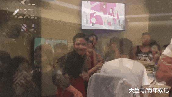 恋情曝光?古天乐与宣萱亲密搂肩,两人贴耳热聊,萱萱眼神好柔情