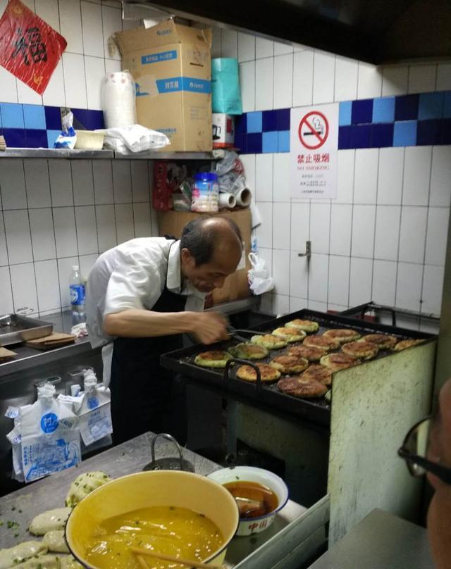 致敬餐饮老兵:阿大葱油饼