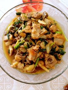 魅力焖鸡:口感鲜嫩,香气四溢的家常美味