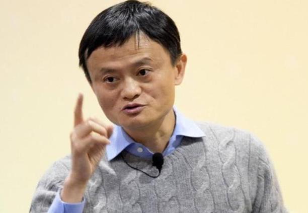 瞧瞧马云的名片,她碧瞳如夜海波澜,有着淡淡且妖娆的白雾,更显