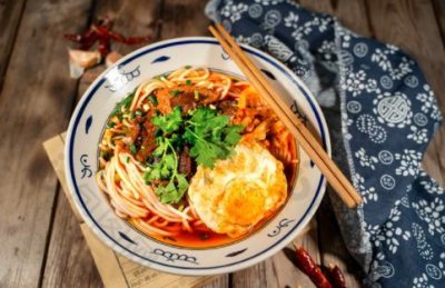 与湘菜泰斗王墨泉一起打卡“长沙嗦粉节”,赢取10万广告大奖,千万流量曝光