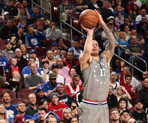 锁定第一!雄鹿128-122战胜76人,字母哥45+13恩比德空砍30+三双