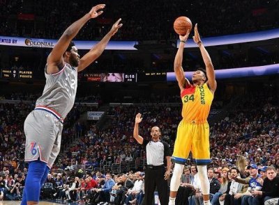 锁定第一!雄鹿128-122战胜76人,字母哥45+13恩比德空砍30+三双