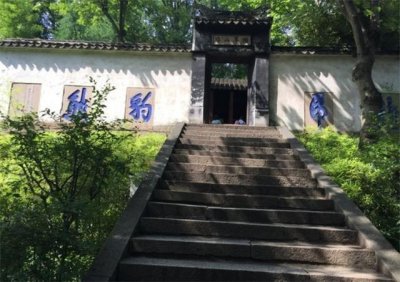 我国第一斜塔下埋藏的帝王墓,几经面世都未被挖掘,充满了秘密性