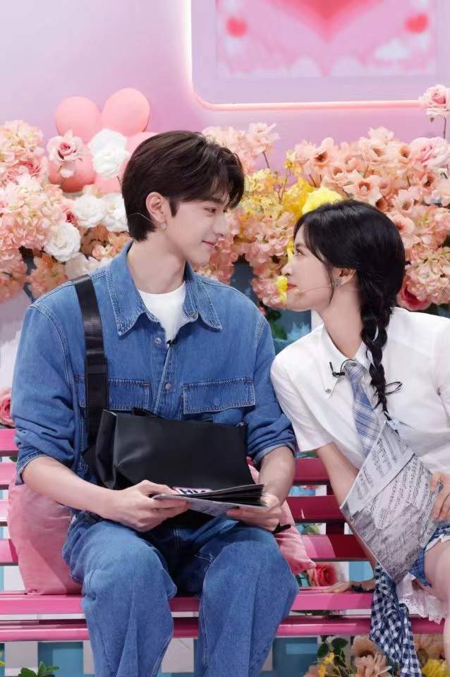 《你好,星期六》王星越背着吴谨言满场跑