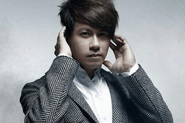 他凭《痴心绝对》红遍亚洲，因私生子案隐退，今凭成名曲王者归来