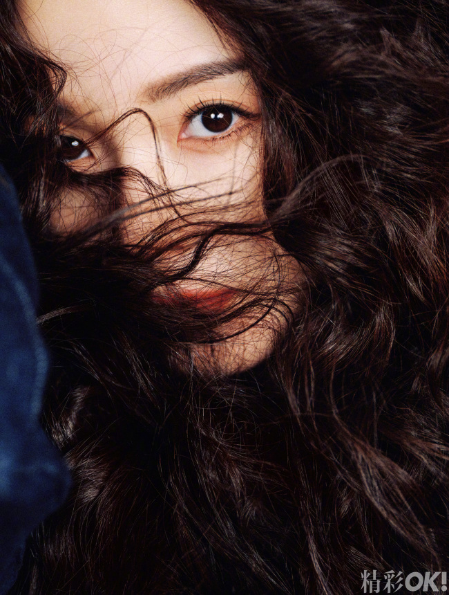 陈瑶羊毛卷配红唇 复古优雅风情万种