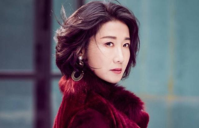 她当了二十多年的配角,也是冻龄女神,如今因《如懿传》火了起来