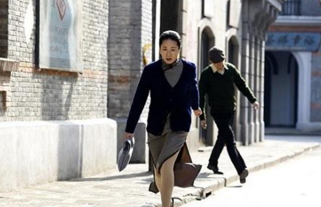 她当了二十多年的配角,也是冻龄女神,如今因《如懿传》火了起来