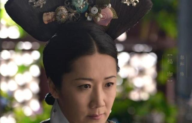 她当了二十多年的配角,也是冻龄女神,如今因《如懿传》火了起来