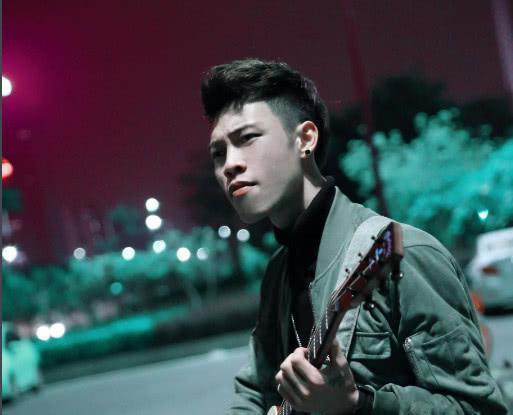 目前超火的6首歌,《空空如也》仅排第二,第一百听不厌!