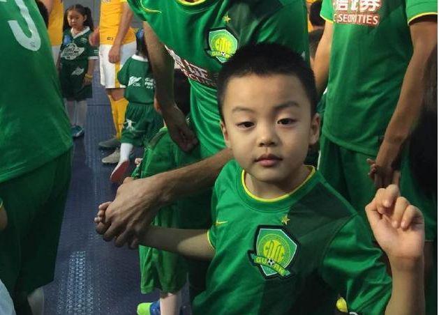 香妃离世19年，朱宏嘉为她“扫墓十九年”，而立之年已结婚生子