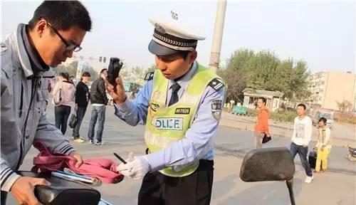 济南又一交警执勤中被“酒驾”司机追尾殉职！年仅50岁