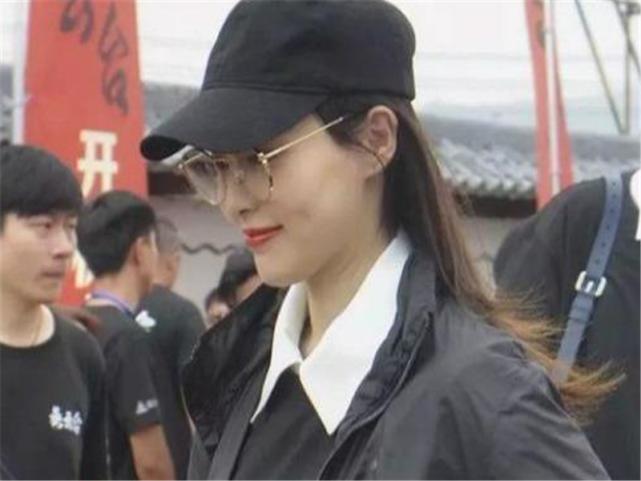 唐嫣怀孕再添石锤,多宽松的衣服,也挡不住那微微鼓起的小肚子!