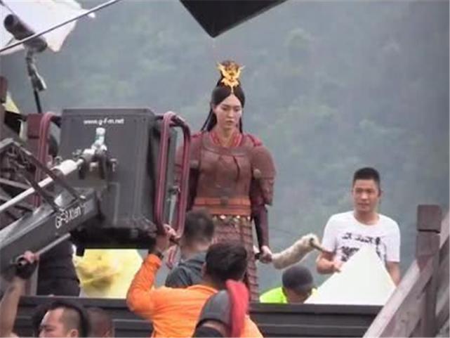 唐嫣怀孕再添石锤,多宽松的衣服,也挡不住那微微鼓起的小肚子!