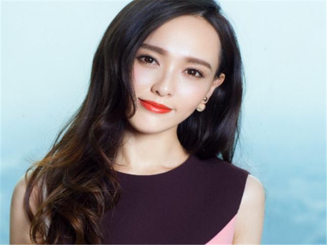 唐嫣怀孕再添石锤,多宽松的衣服,也挡不住那微微鼓起的小肚子!