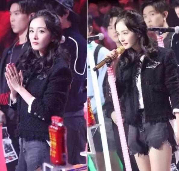 杨幂在明日之子中又露脸了,半丸子头+露肩装超吸睛,有点奼女萌