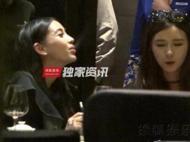 细数娱乐圈吸烟的女星，赵丽颖、baby，拿烟的姿势都很霸气！