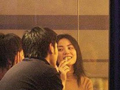 细数娱乐圈吸烟的女星，赵丽颖、baby，拿烟的姿势都很霸气！