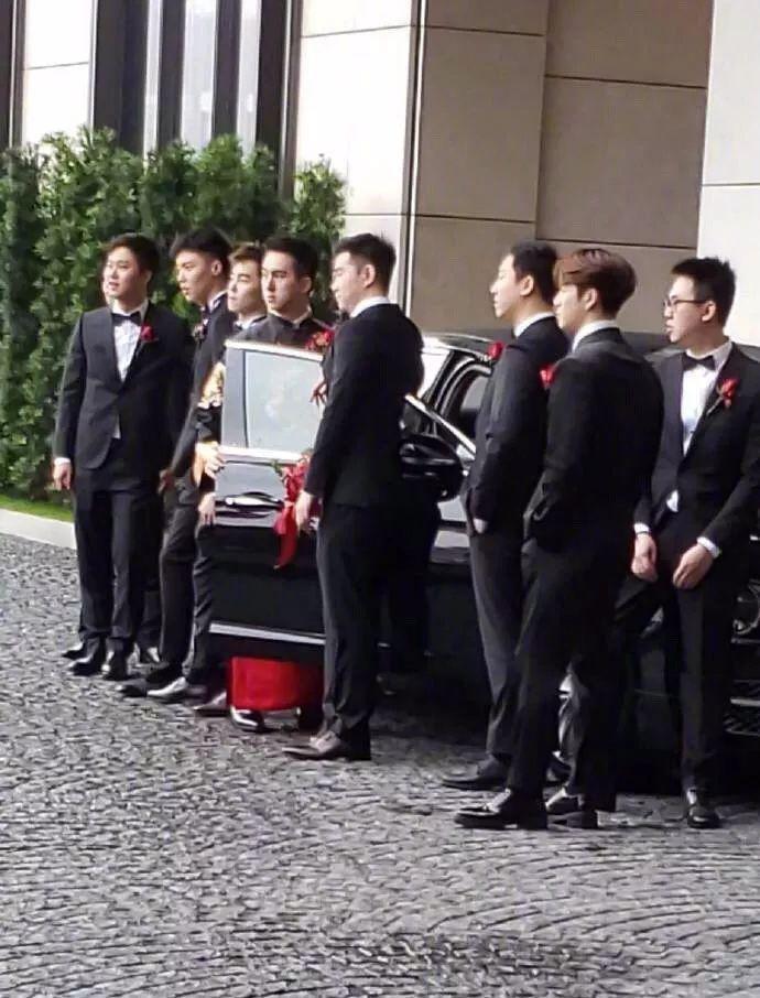 王嘉尔你当个伴郎也太拼了吧！