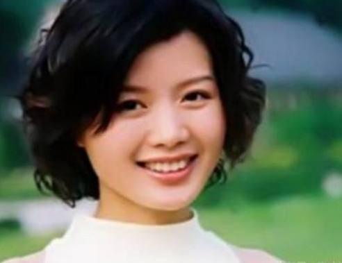 名副其实军旅之花,嫁师哥幸福21年,如今老公娶香港女星