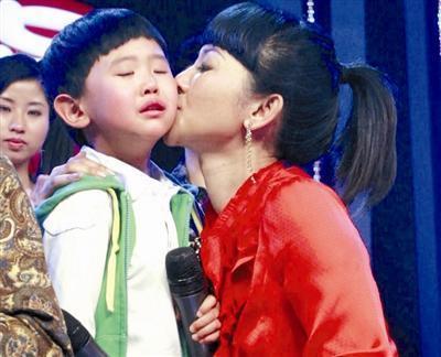 她曾是央视知名女主持,婚姻神秘还谣传离婚嫁给老梁,如今很幸福