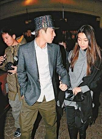 曾经的浪子终成专情郎,陈冠希微博仅仅关注秦舒培一人