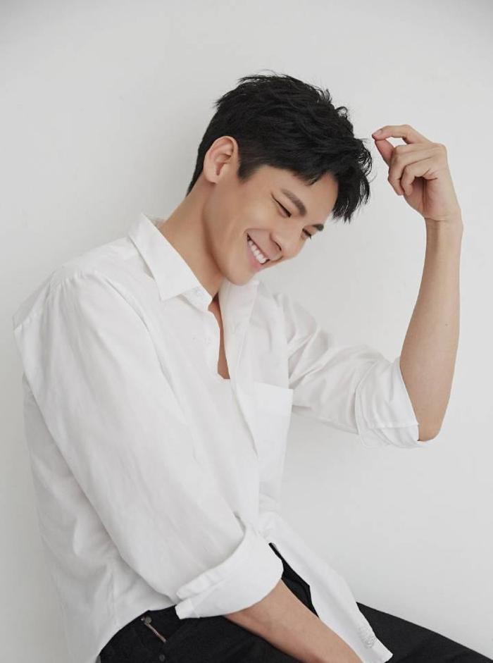 林柏宏白色情人节写真曝光,笑容温暖动人,粉丝:“简直爱了”