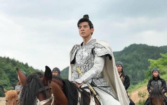 林柏宏白色情人节写真曝光,笑容温暖动人,粉丝:“简直爱了”