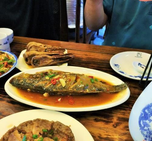 安徽名菜臭鳜鱼,吃过一次就忘不了,肉质鲜嫩,入口醇香