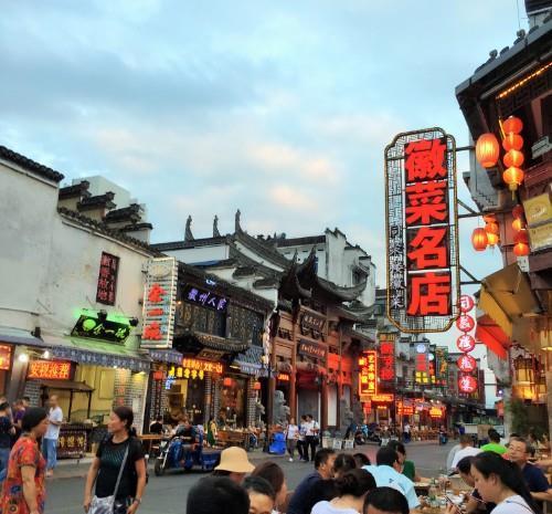 安徽名菜臭鳜鱼,吃过一次就忘不了,肉质鲜嫩,入口醇香