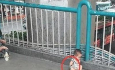 小孩遭人贩子拐卖,将其手脚打断乞讨博同情,父母找到时悲痛欲绝