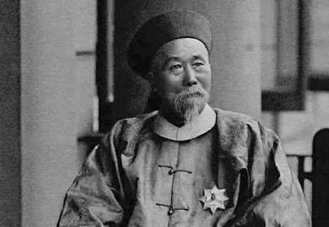 清廷厚葬李鸿章,引得盗墓贼炸墓鞭尸,墓中俩金砖让人很是疑惑