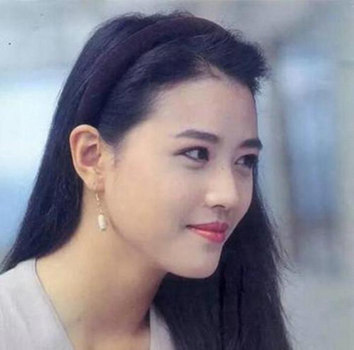 周海媚年轻的时候好美，喜欢她吗？