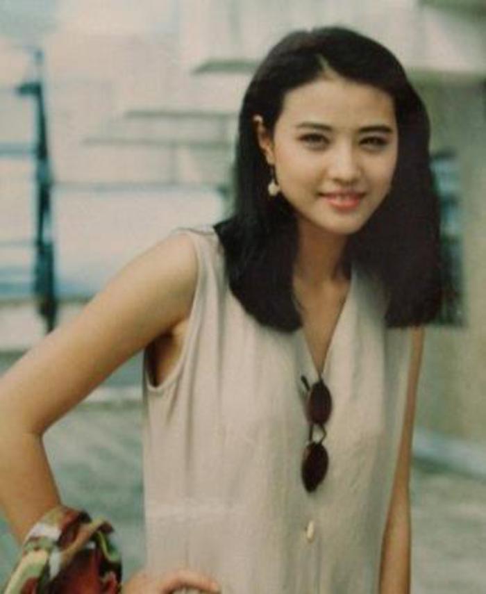 周海媚年轻的时候好美，喜欢她吗？