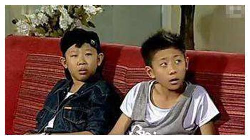 他天生一张娃娃脸,演了15年的小孩子,如今33岁老婆看上去像妈妈