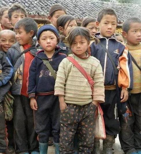 姑娘问老板,是茄子好,还是黄瓜好